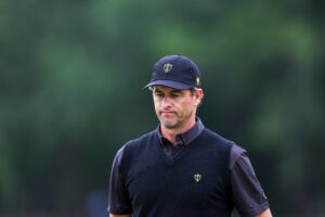 'Make me an offer': Scott teases LIV Golf switch with Aussie appeal