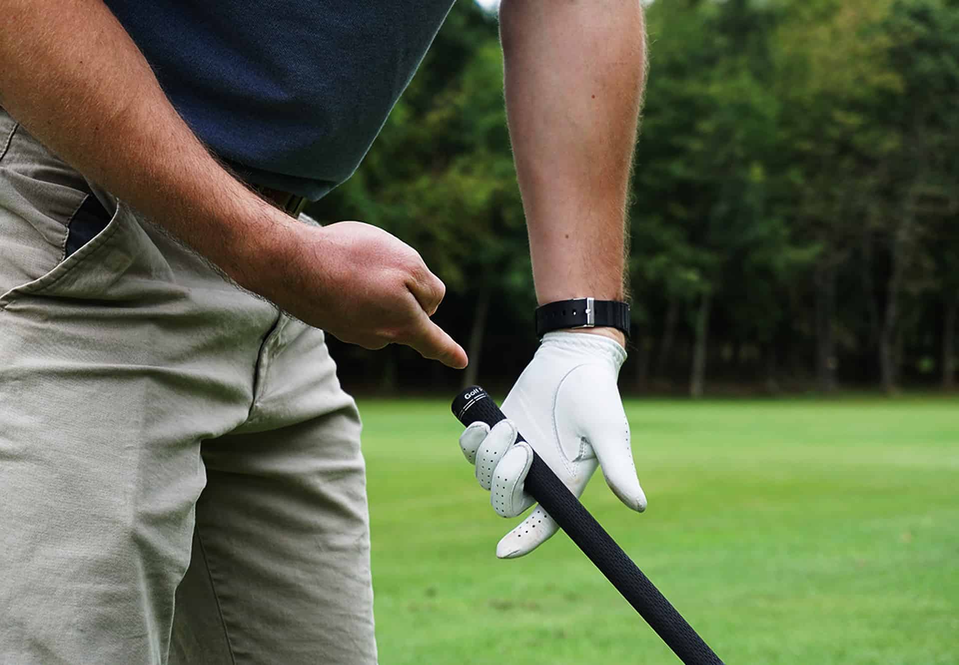 how to grip a golf club