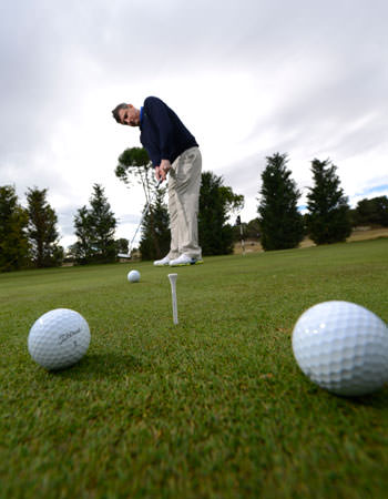Golf tips: Improve the rhythm of your putting stroke