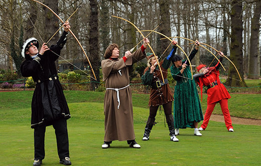 West Midlands: Golfers don tights for Robin Hood drive-in