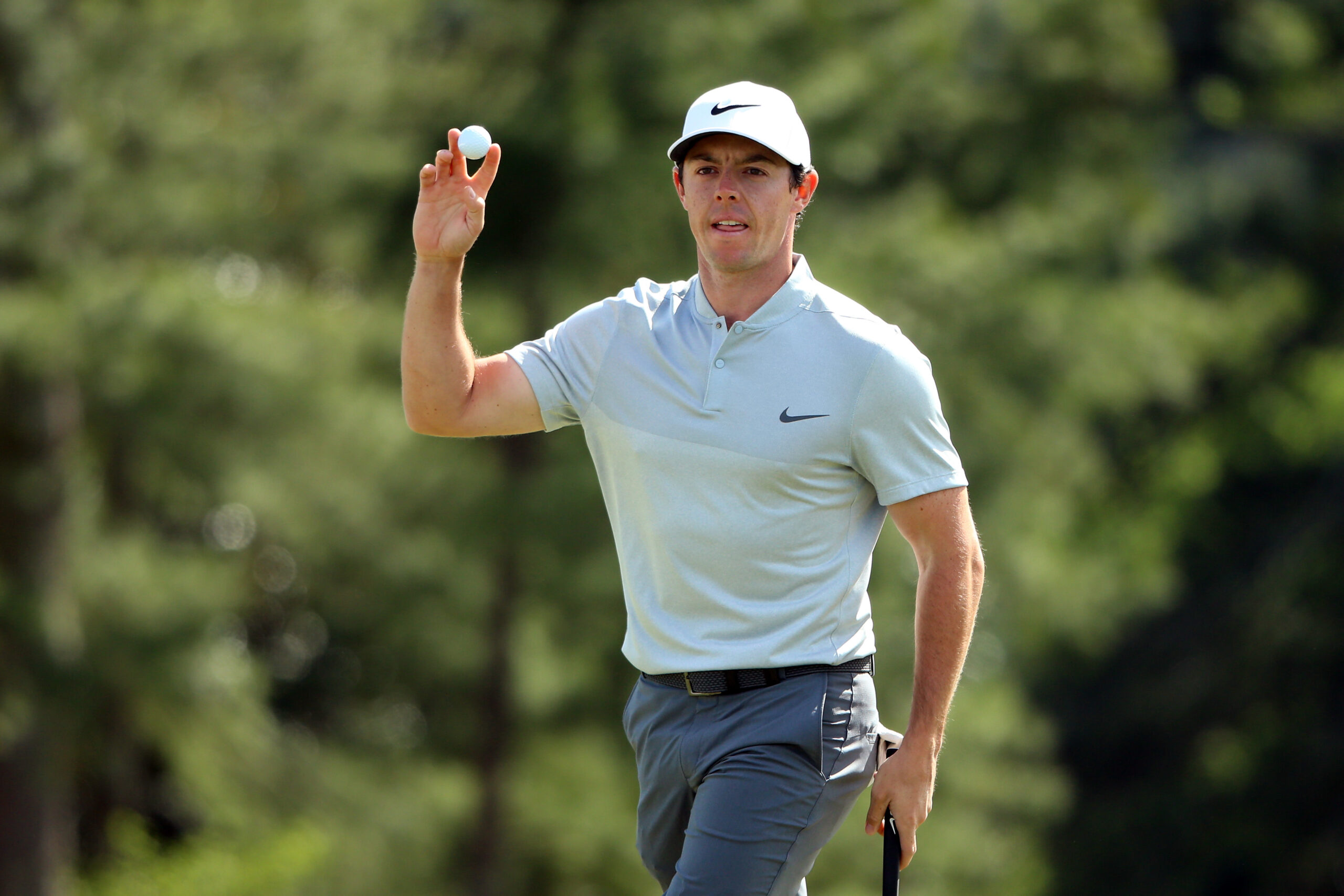 Masters 2016: Rory McIlroy closes the gap on Jordan Spieth after round two