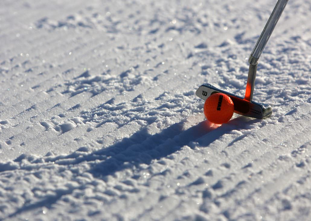 Snow putting