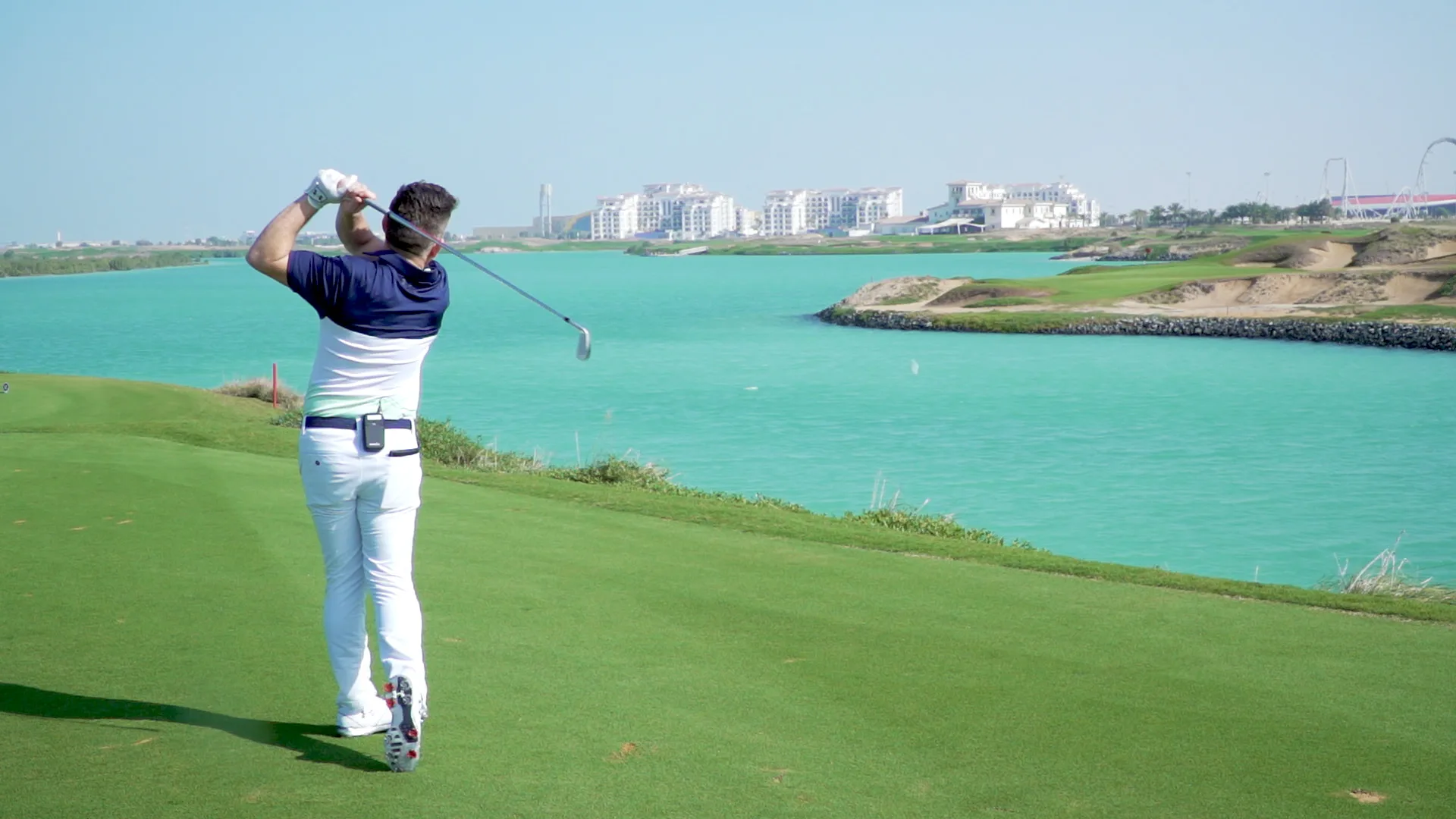 Dan Whittaker on how to play a par-3 over water
