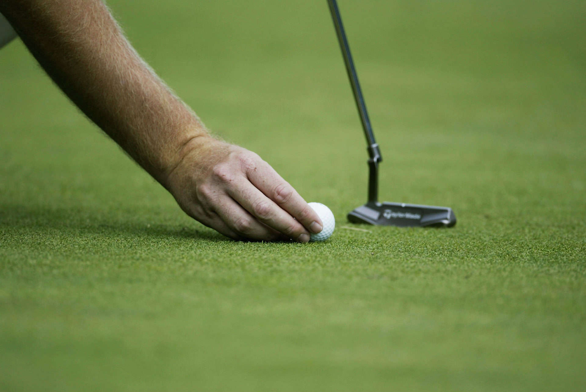 marking a golf ball