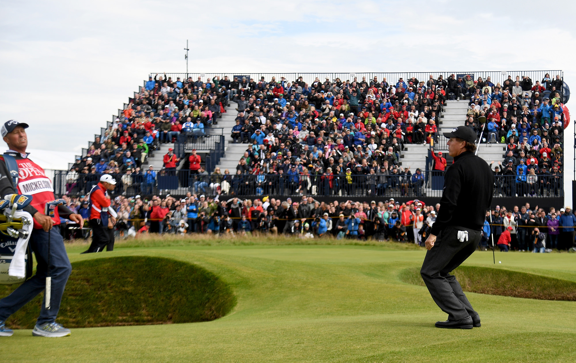 Chipping from tight lies Shake the fear with this coin drill