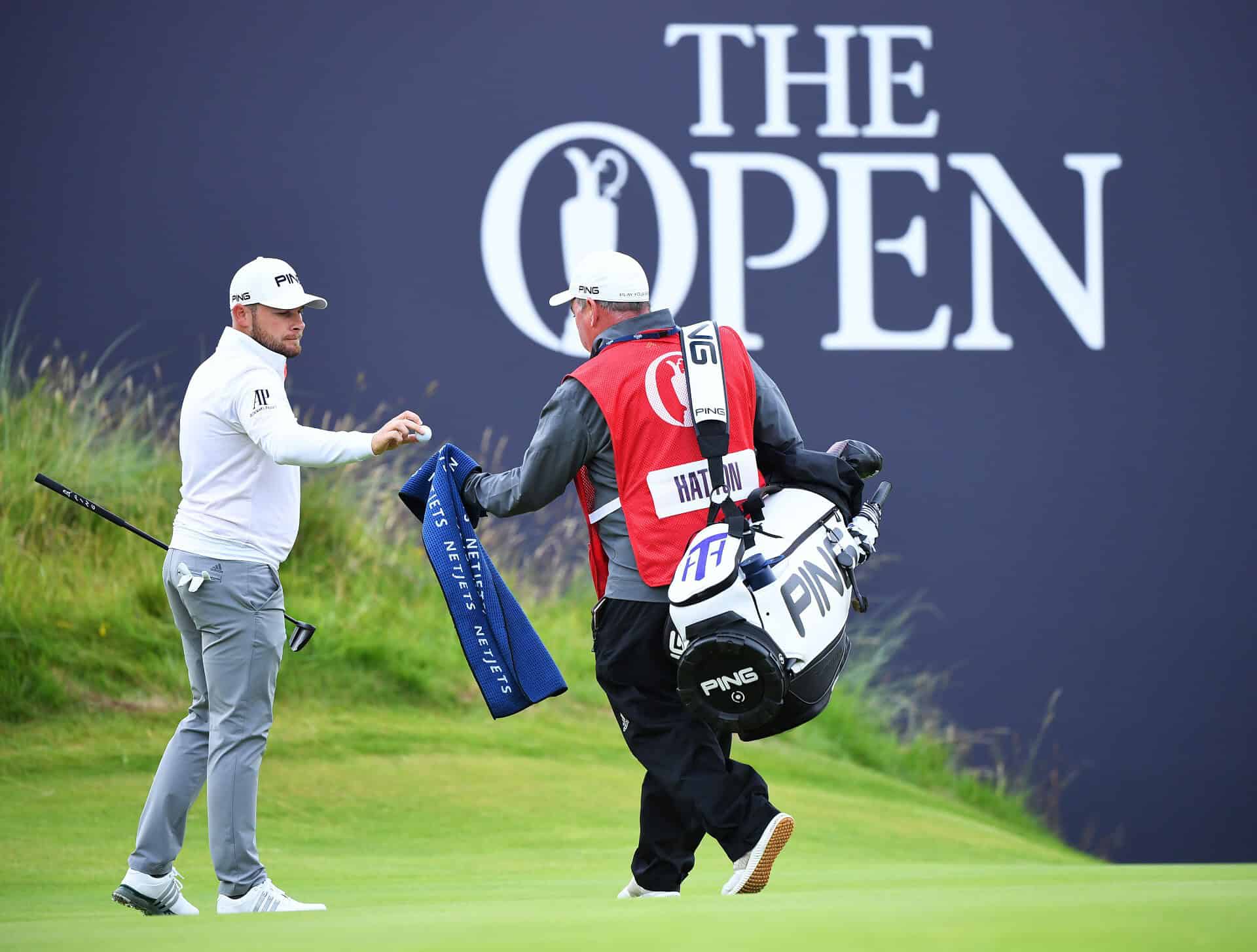Caddie cleans a golf ball | Source: Getty Images Clean a golf ball