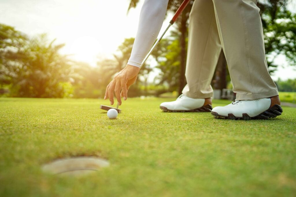 marking a golf ball pick up