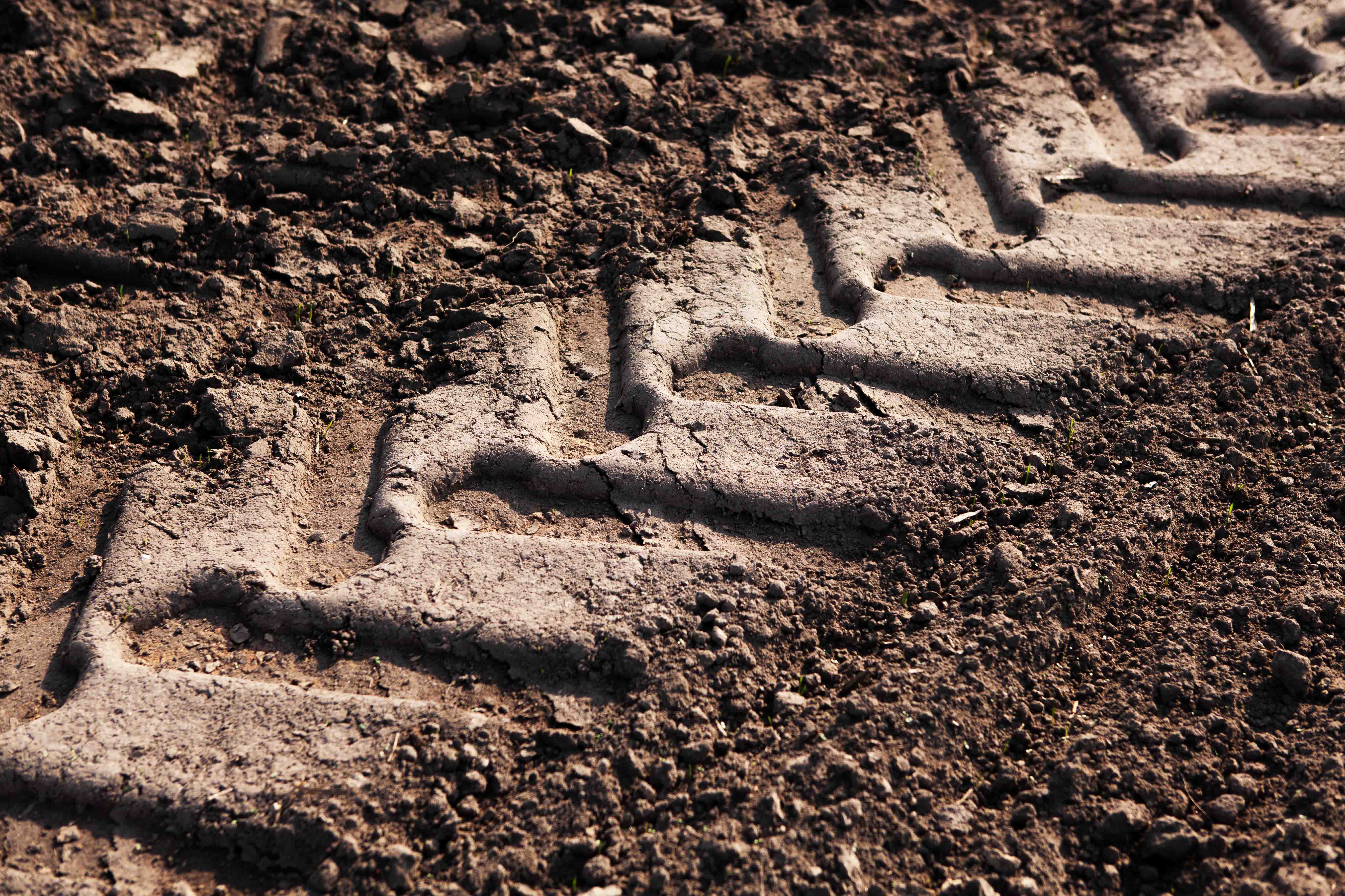 Are tractor ruts considered ground under repair? | National Club Golfer