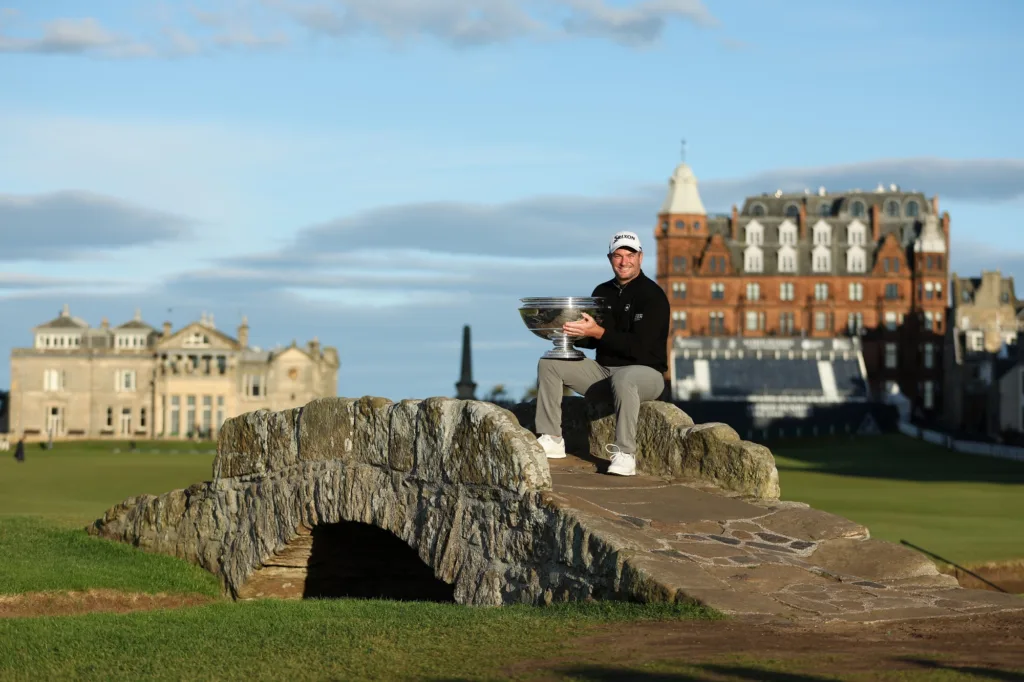 What is the best outcome for professional golf in 2023?