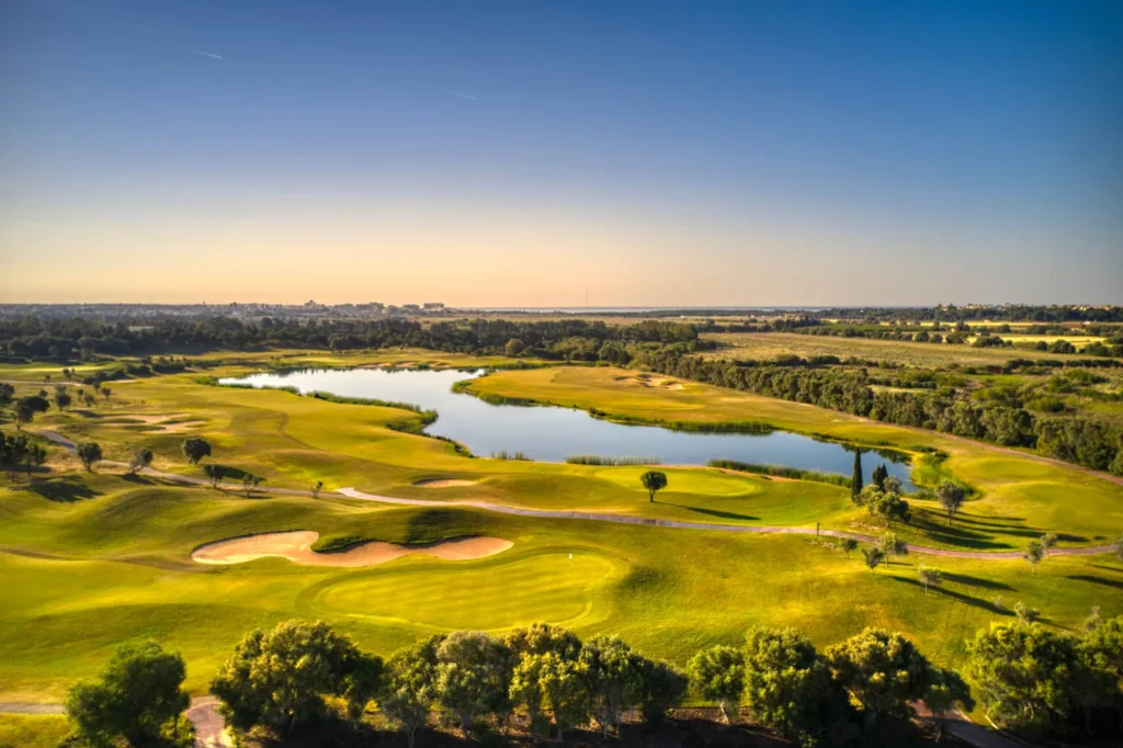 3 Must-Visit Golfing Destinations to Visit in the Algarve This Year