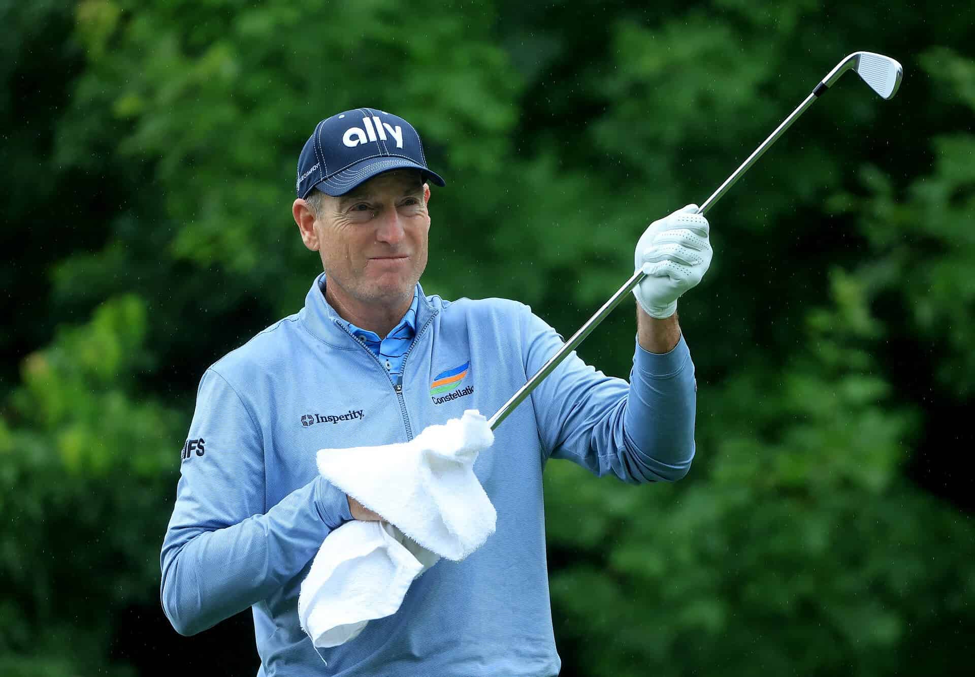 Can you wrap a towel round your grip to take a shot?