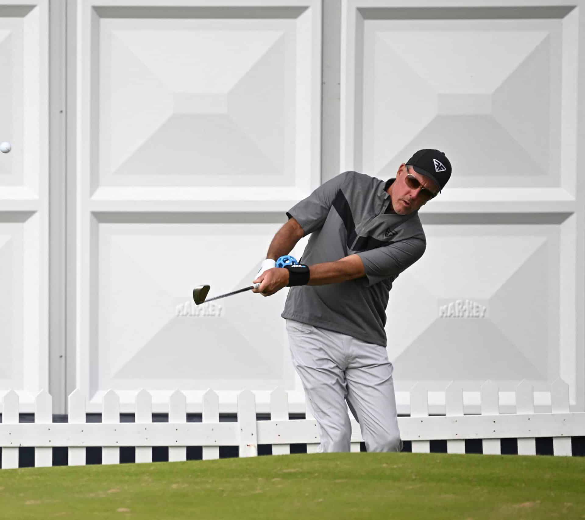 lanny wadkins phil mickelson