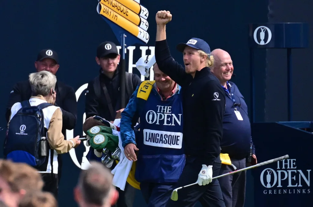 It's in! Travis Smyth hits perfect shot at controversial Open hole ...