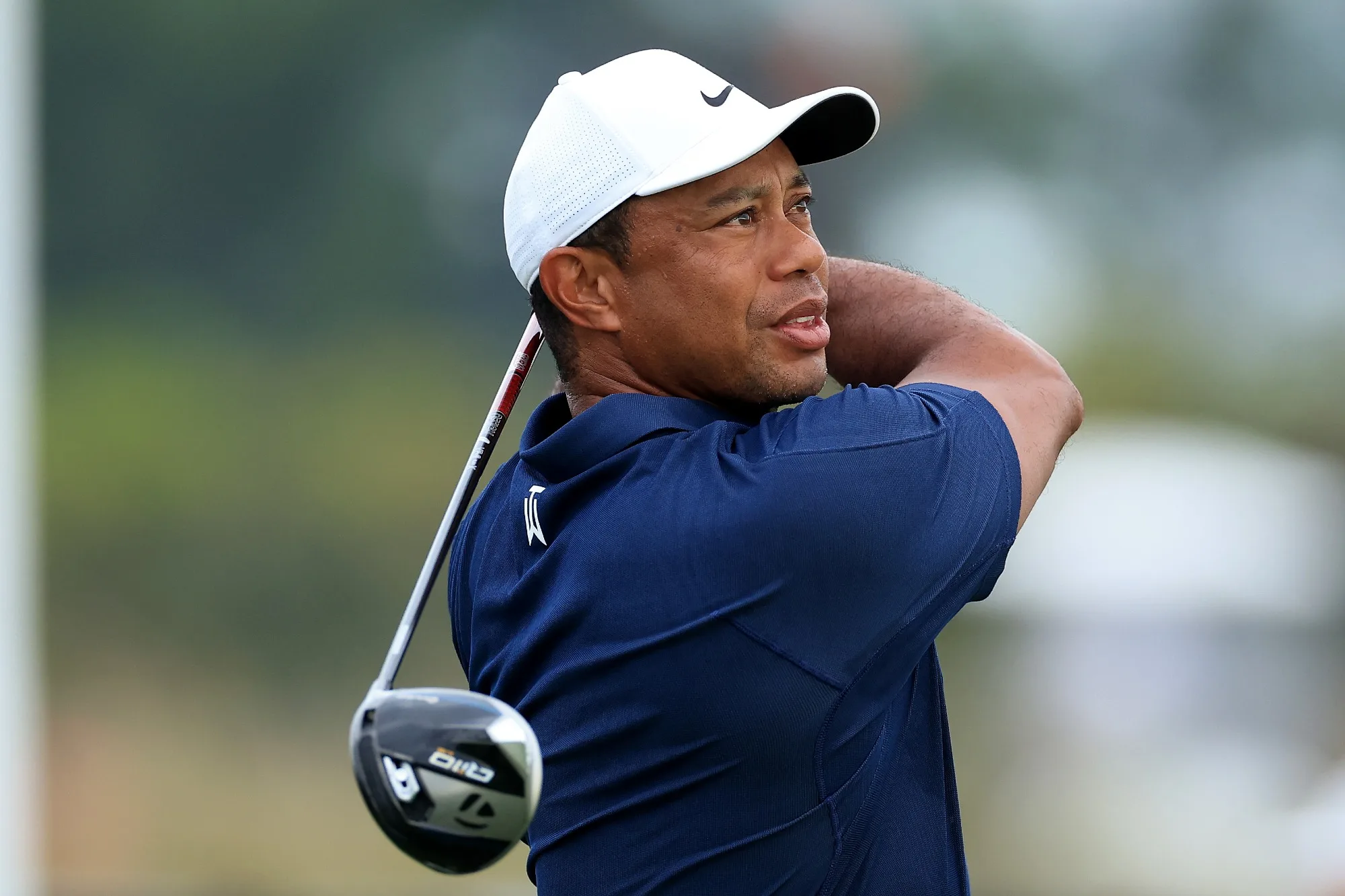 What driver does Tiger Woods use?