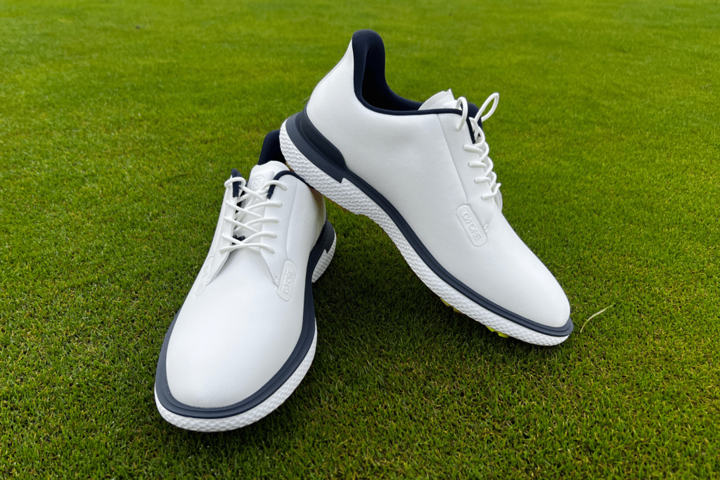 spikeless golf shoes