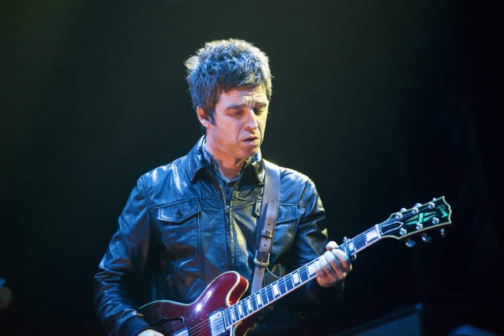 noel gallagher golf buggy