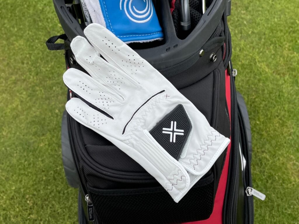 Payntr are still a relative new kid on the golfing block. They have produced some great shoes and currently offer 2 different gloves. We put the Payntr X-002 glove to the test.