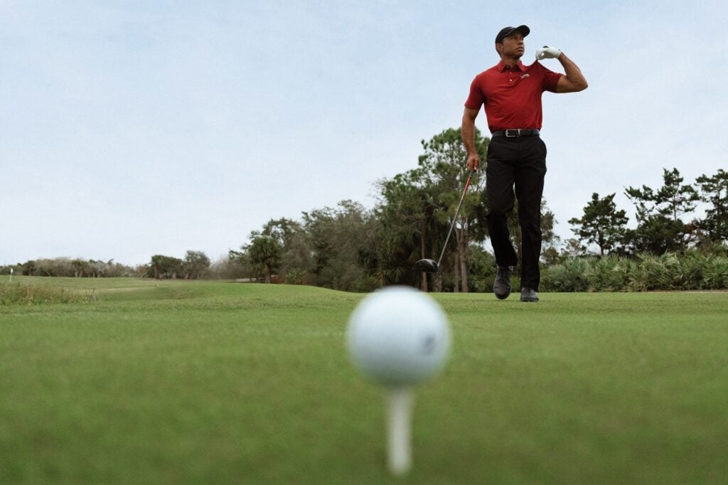 tiger woods sun day red