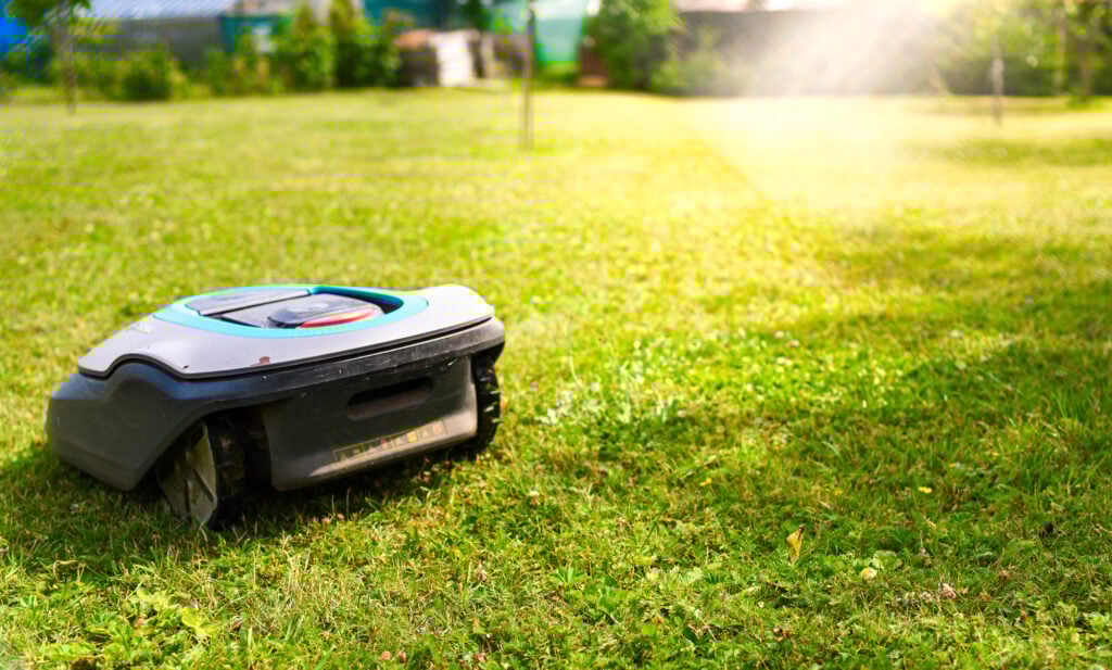 An autonomous mower on a golf course | Source: Adobe Stock


autonomous mowing
