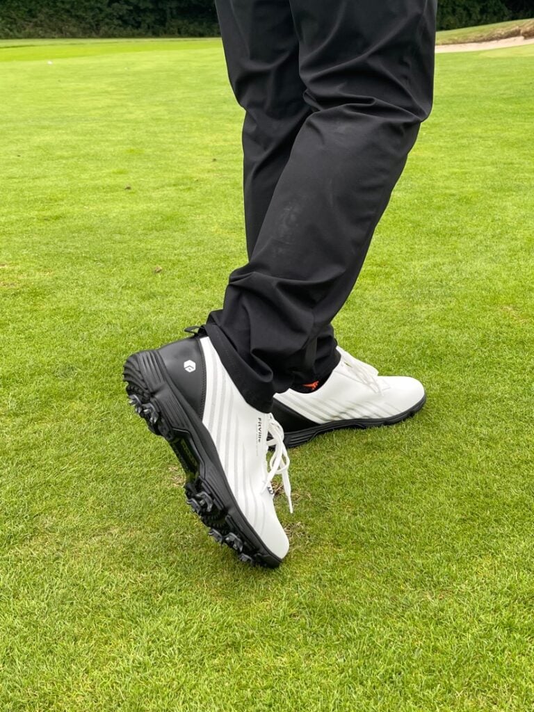 Fitville produce shoes that they say adhere to the concepts of therapeutic, comfort and support technologies. Do their golf shoes perform on the course?