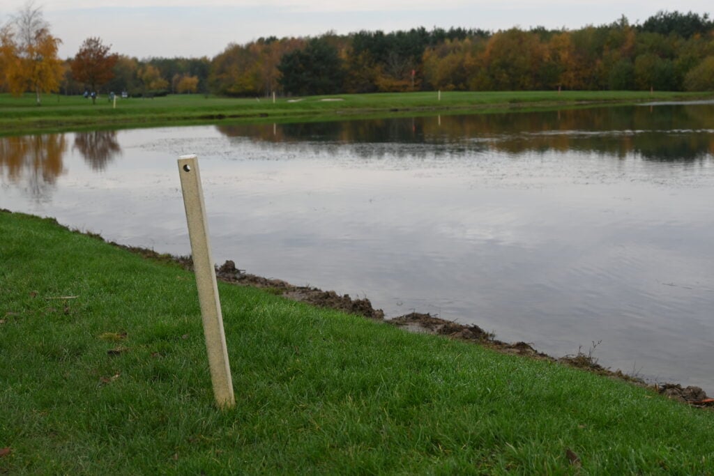 golf rules for yellow stakes