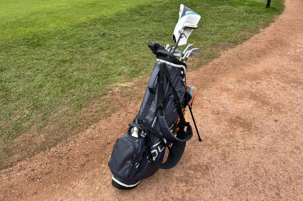 Гольф-сумка Big Max Aqua Seven H на поле