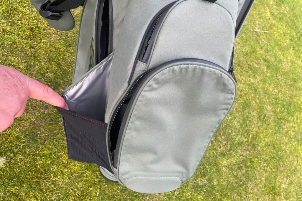 Titleist Players S4 StaDry stand bag bottle holder