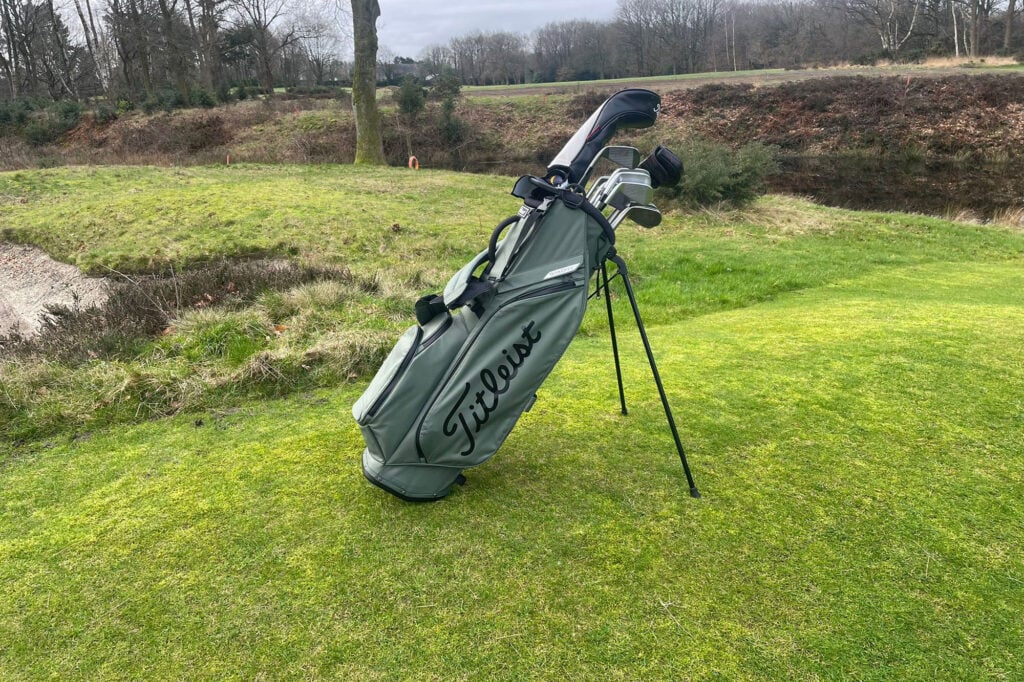 Titleist Players S4 StaDry stand bag stood up