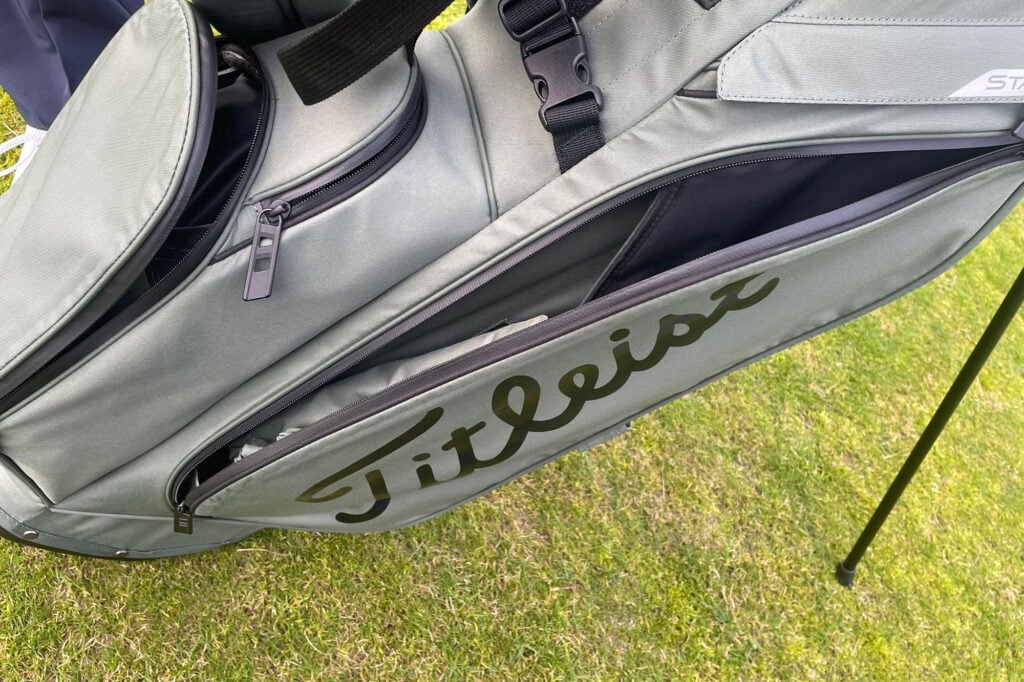 Titleist Players S4 StaDry stand bag large apparel pocket