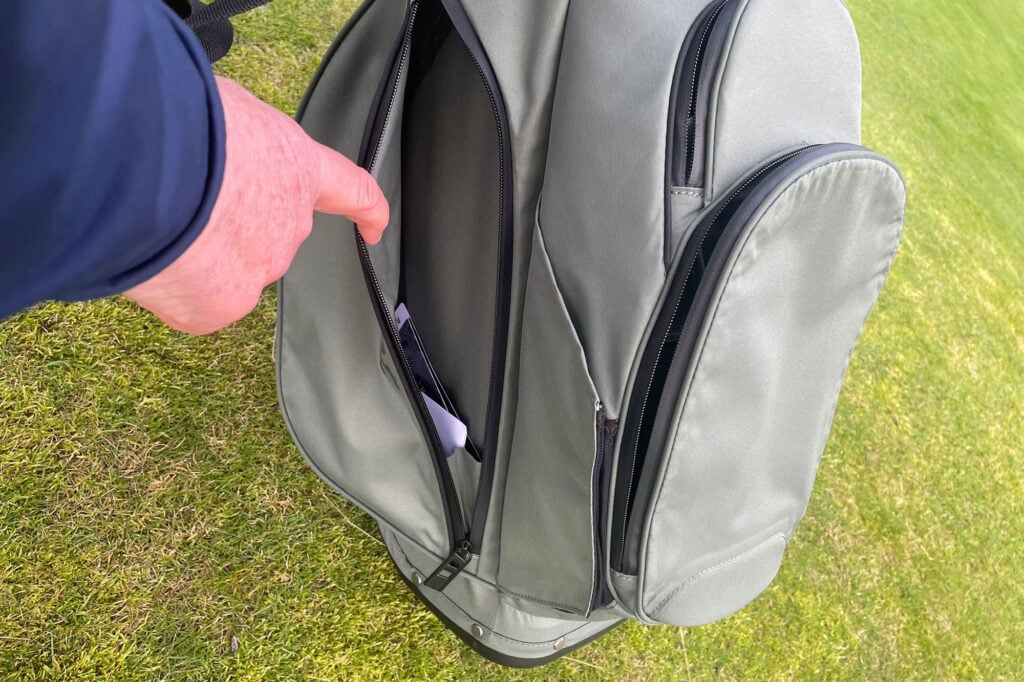 Titleist Players S4 StaDry stand bag smaller side pocket