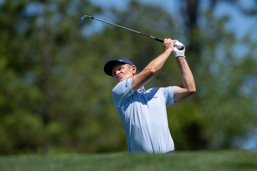 Justin Rose of England plays a stroke from the No. 4 tee during the first round of the Masters at Augusta National Golf Club, Thursday, April 09, 2026 | Source: Chris Condon