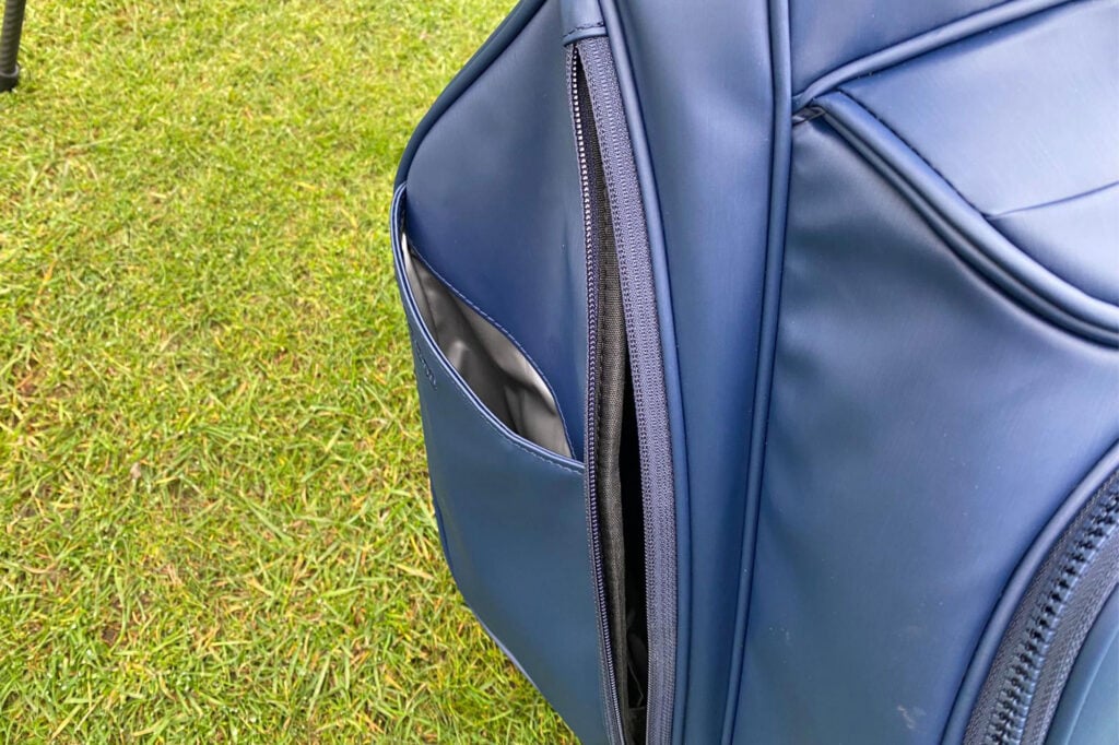 Wilson 1914 golf carry bag bottle holder | Source: NCG