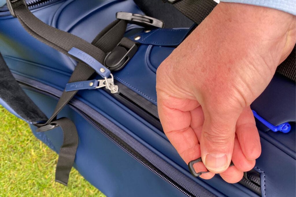 Wilson 1914 golf carry bag key clip | Source: NCG