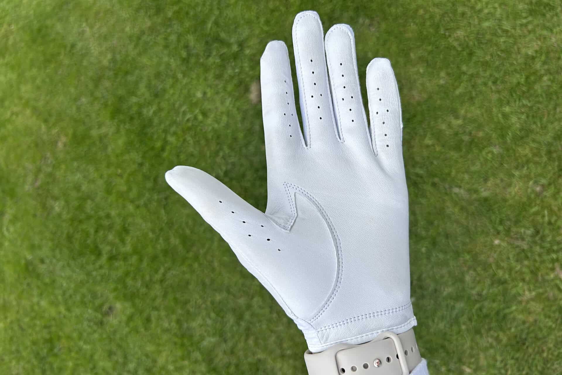 Under Armour Iso Chill Women’s glove | Source: NCG