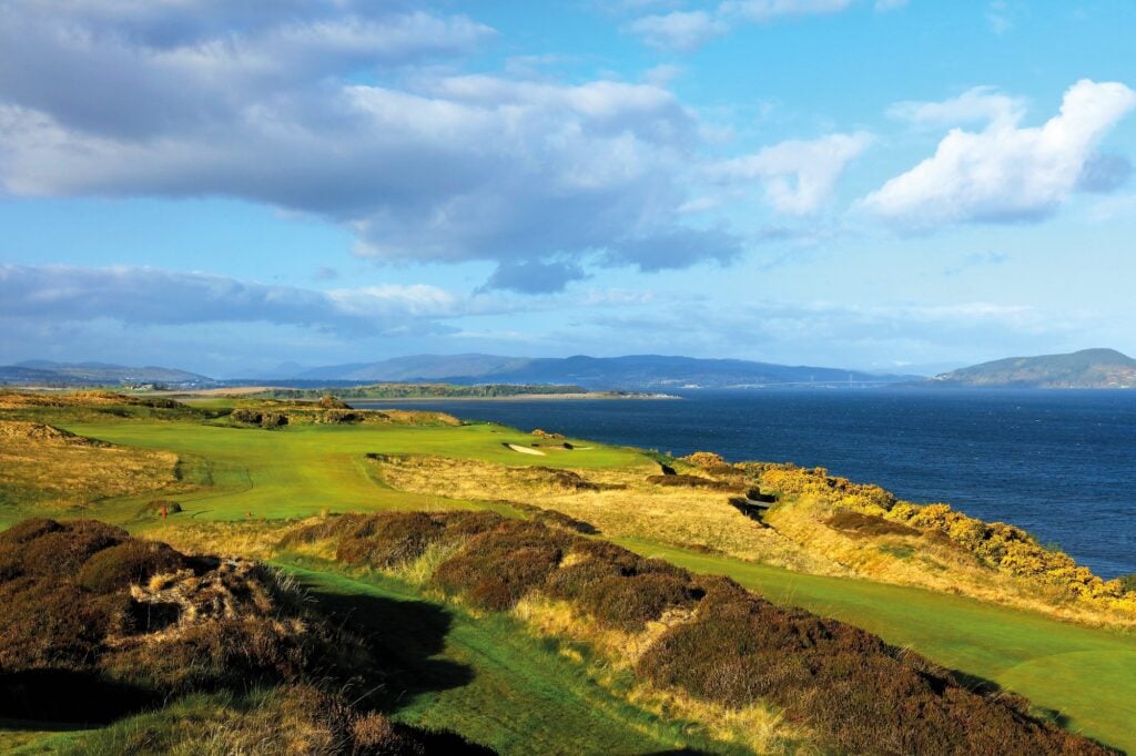 The 17th hole on the Castle Stuart Course at Cabot Highlands | Source: Cabot Highlands