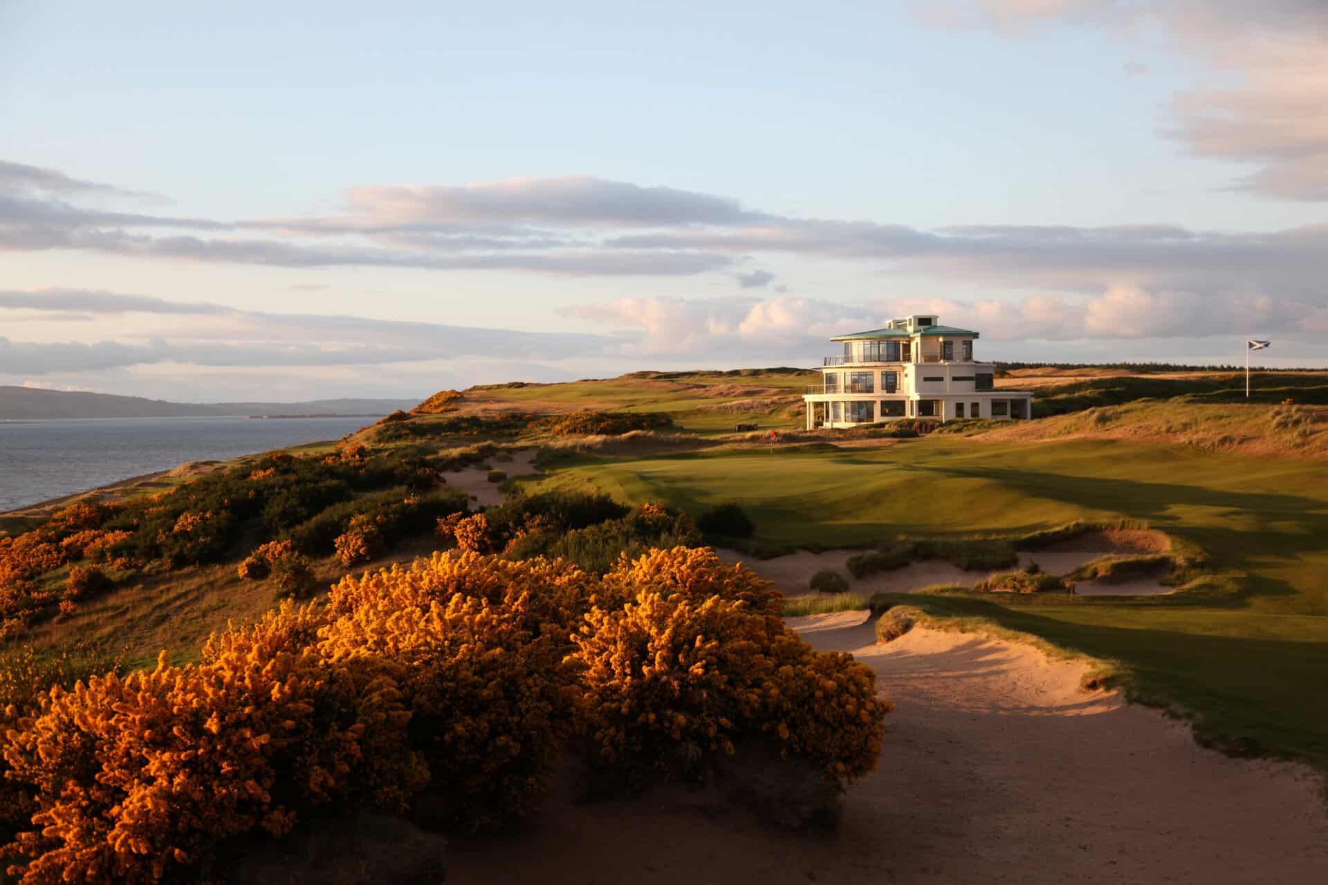 The 9th hole on the Castle Stuart Course at Cabot Highlands | Source: Cabot Highlands