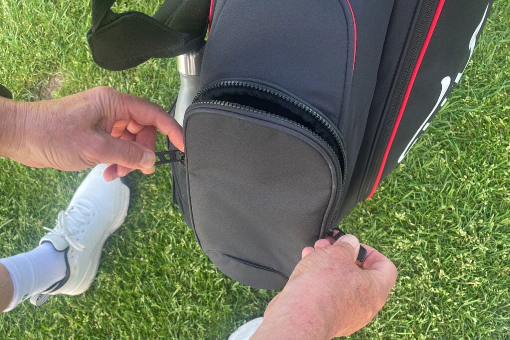 Titleist Players S4 Stand Bag 2026 double zip front pocket | Source: NCG