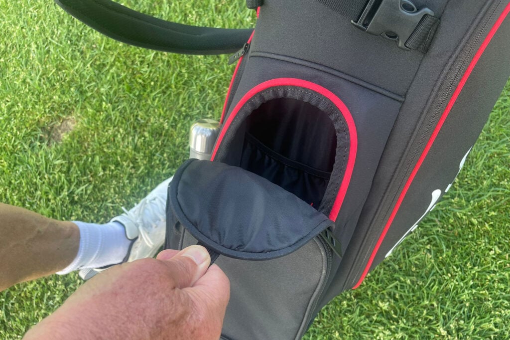 Titleist Players S4 Stand Bag 2026 magnetic pocket | Source: NCG