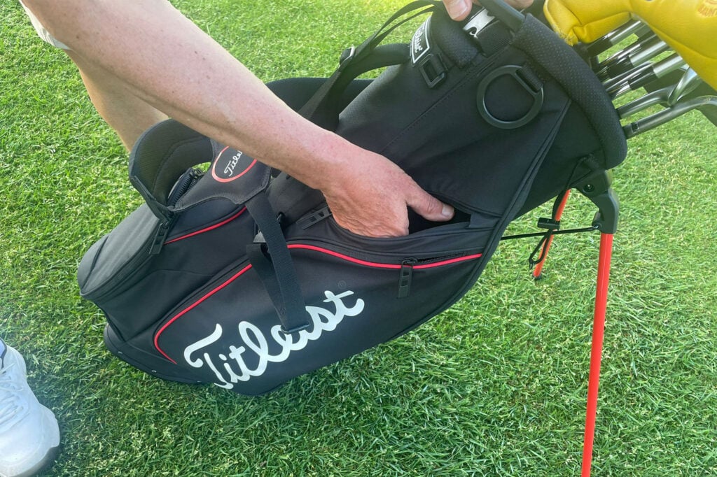 Titleist Players S4 Stand Bag 2026 small pocket | Source: NCG