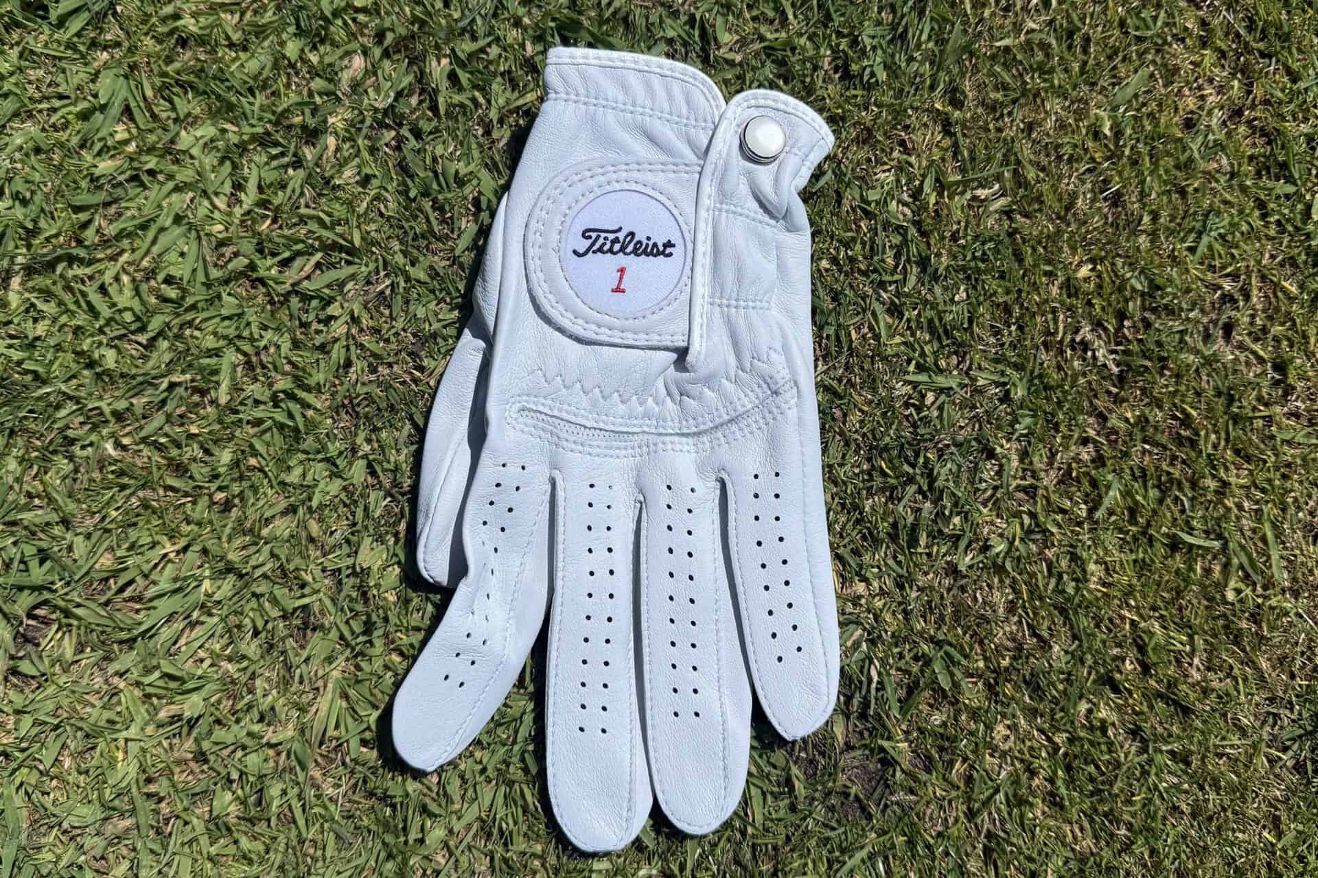 Titleist women's permasoft golf glove | Source: NCG