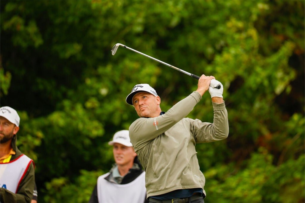 Alex Noren plays his tee shot on the 14th hole during the first round of the 2026 U.S. Open at Shinnecock Hills Golf Club in Southampton, N.Y. on Thursday, June 18, 2026 | Source: USGA/Chris Keane