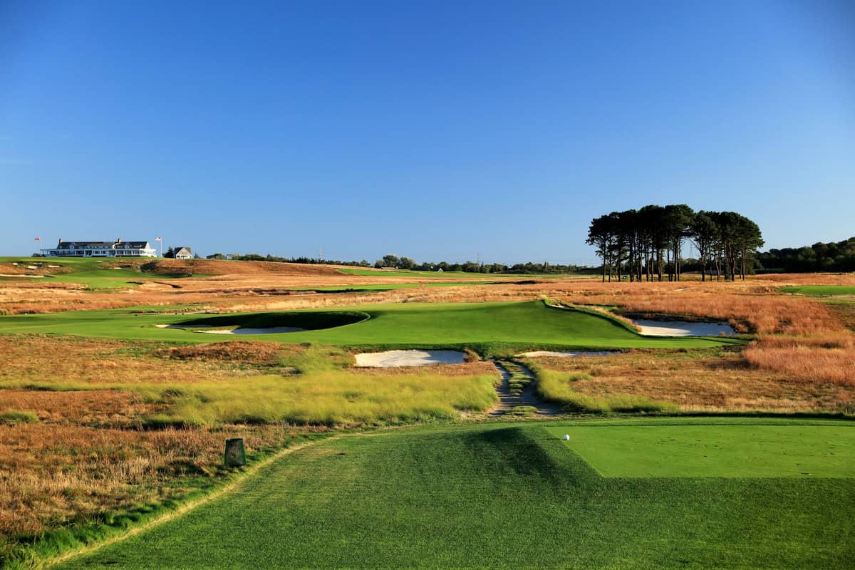 Seventh hole "Redan" at Shinnecock Hills in Southampton, New York | Source: David Cannon/Getty Images)