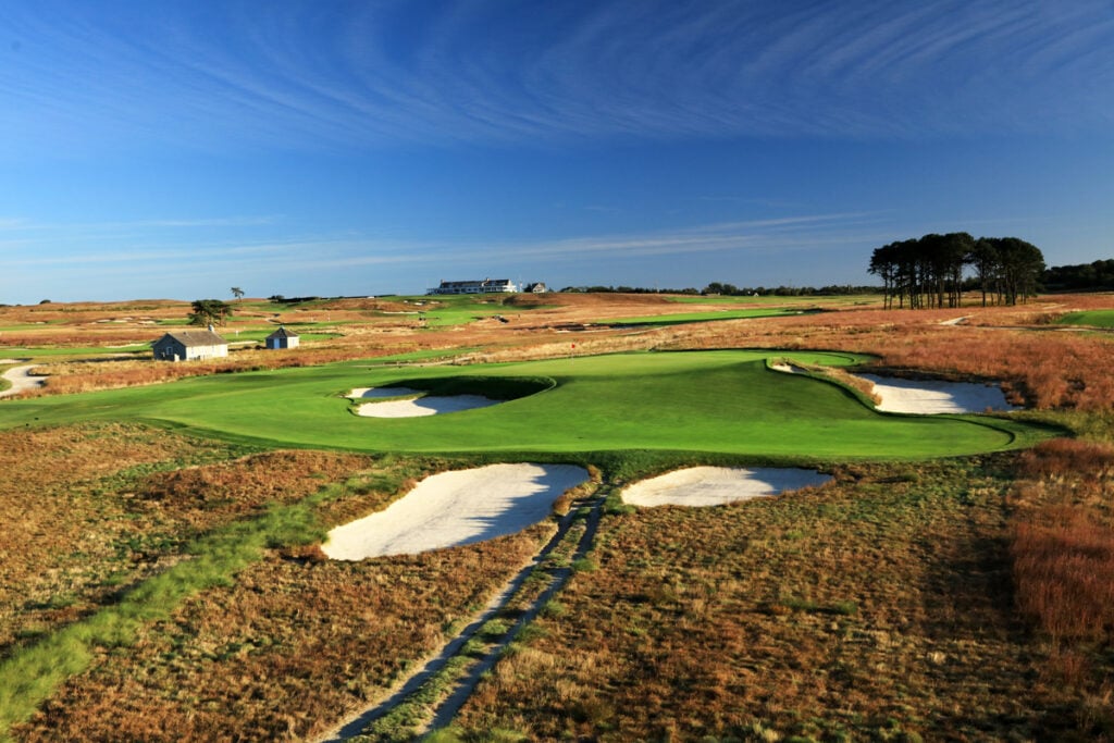SOUTHAMPTON, NY - OCTOBER 03: EDITORS NOTE: Polarising filter used on the camera in this image: The 189 yards par 3, seventh hole "Redan" at Shinnecock Hills Golf Club the host venue for the 2018 US Open Championship on October 3, 2017 in Southampton, New York. (Photo by David Cannon/Getty Images)