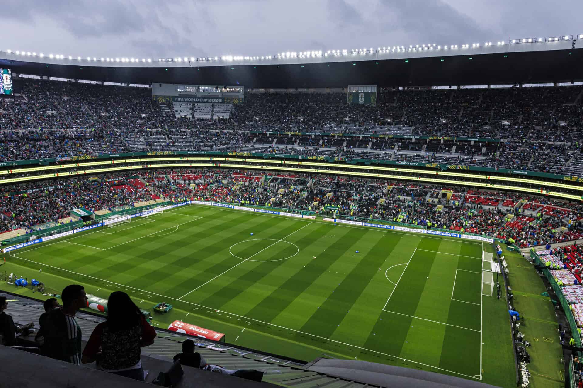 MEXICO CITY, MEXICO - JULY 5: General view of the pitch while the match is delayed by rain and thunderstorms before the FIFA World Cup 2026 Round Of 16 match between Mexico and England at Mexico City Stadium on July 5, 2026 in Mexico City, Mexico. (Photo by Martín Fonseca/Eurasia Sport Images/Getty Images)