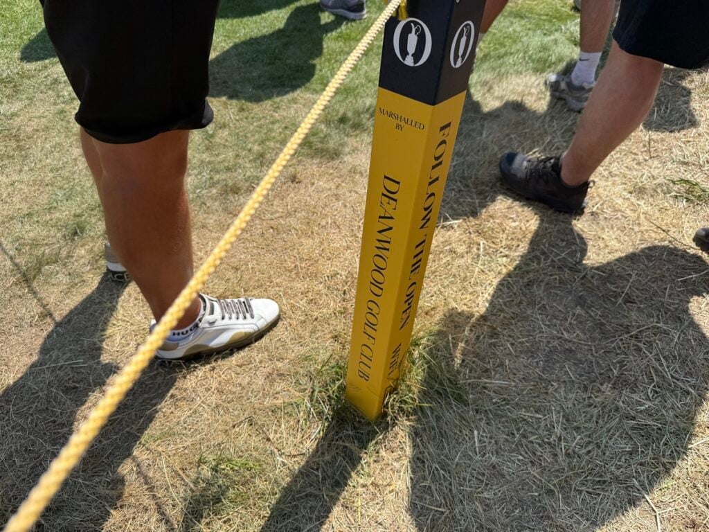 A rope stand marking Deanwood Golf Club members | Source: NCG