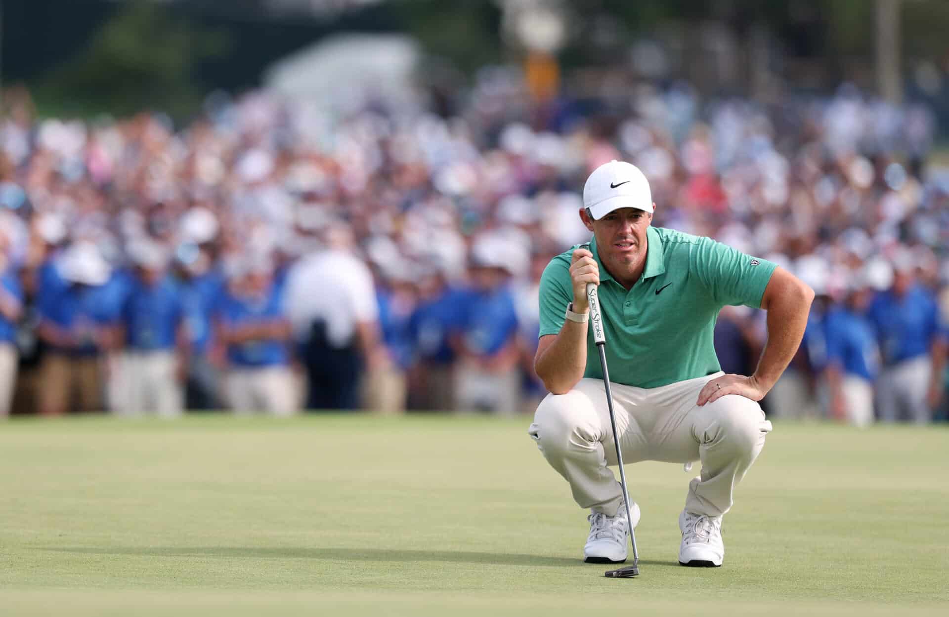ST LOUIS, MISSOURI - AUGUST 23: Rory McIlroy of Northern Ireland lines up a putt on the 18th green during the final round of the BMW Championship 2026 at Bellerive Country Club on August 23, 2026 in St Louis, Missouri. (Photo by Kevin C. Cox/Getty Images)