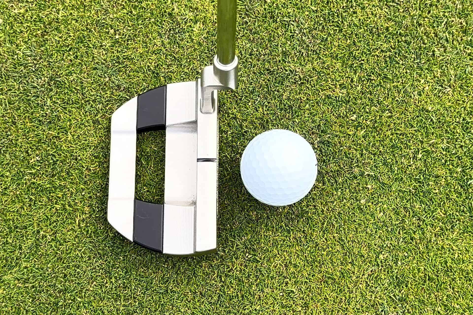 Scotty Cameron FastBack 2 putter at address | Source: NCG