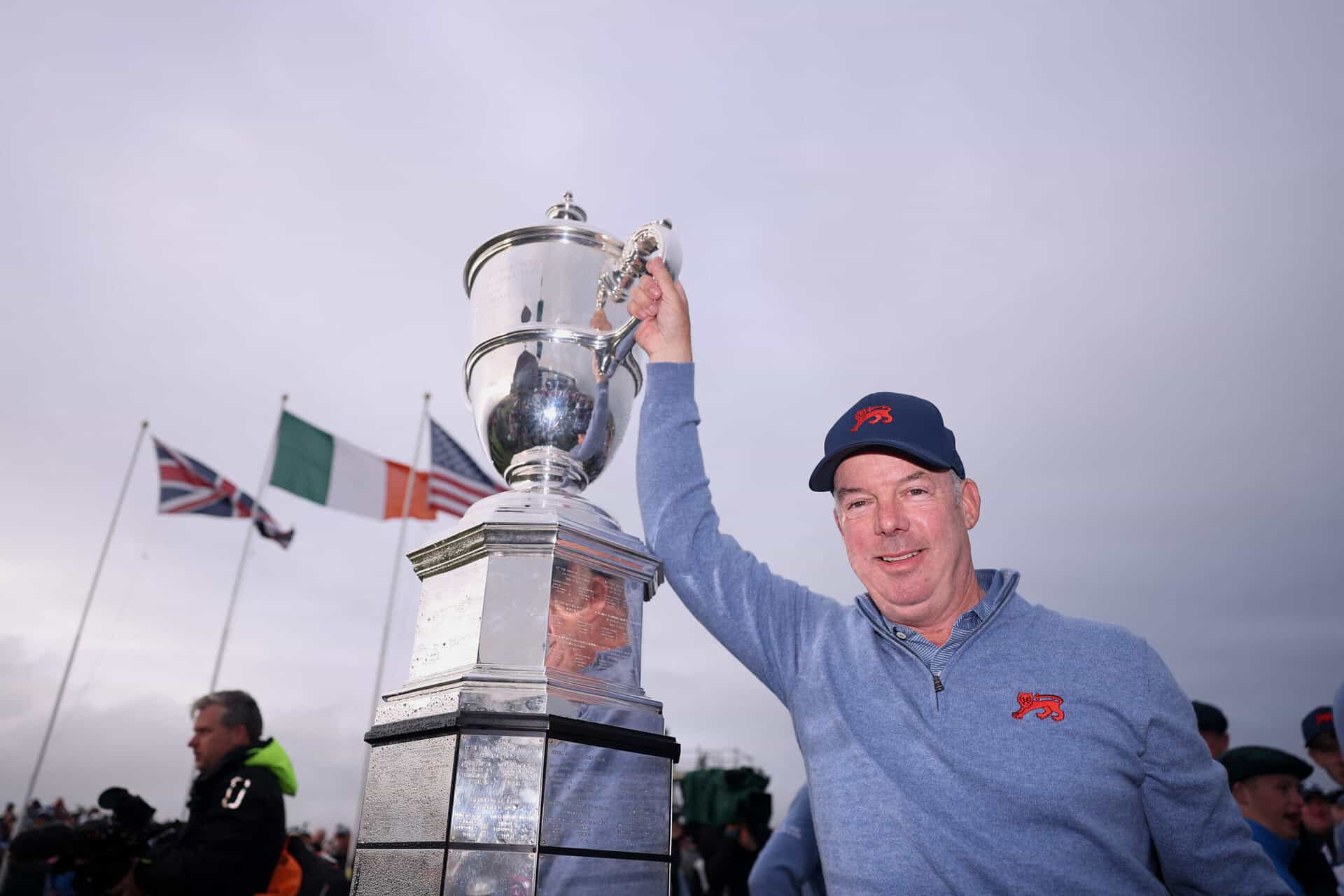LAHINCH, IRELAND - SEPTEMBER 06: Dean Robertson, captain of Team GB&I, lifts the Walker Cup following victory during the singles matches on day two of the Walker Cup at Lahinch Golf Club on September 06, 2026 in Lahinch, County Clare. (Photo by Warren Little/Getty Images)