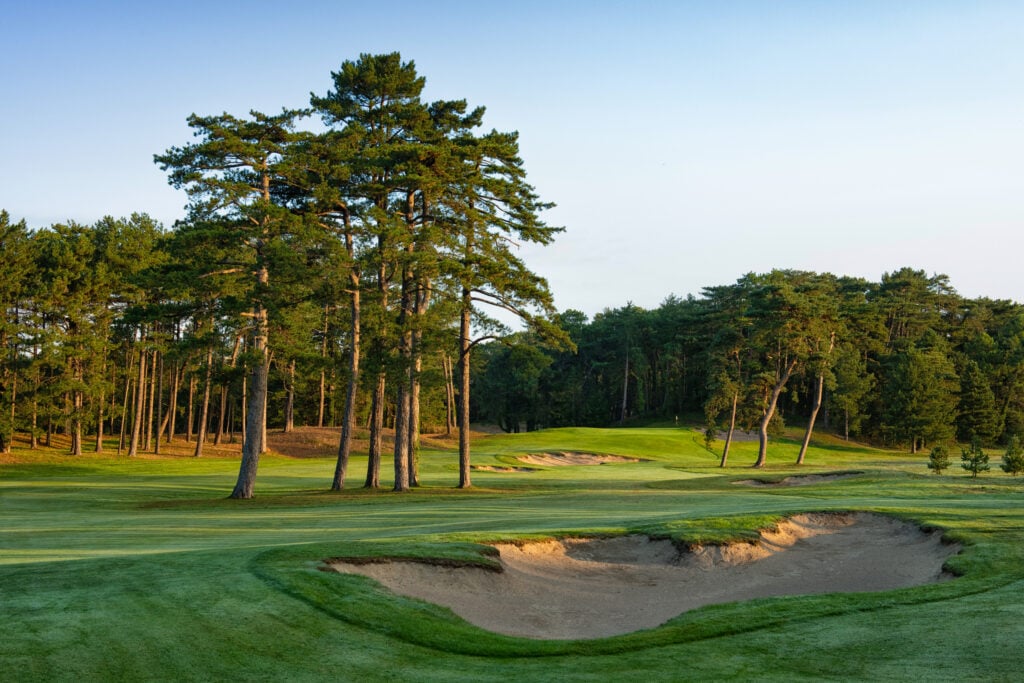 A look at the bunkering down the 15th hole at Les Pins | Source: Les Pins