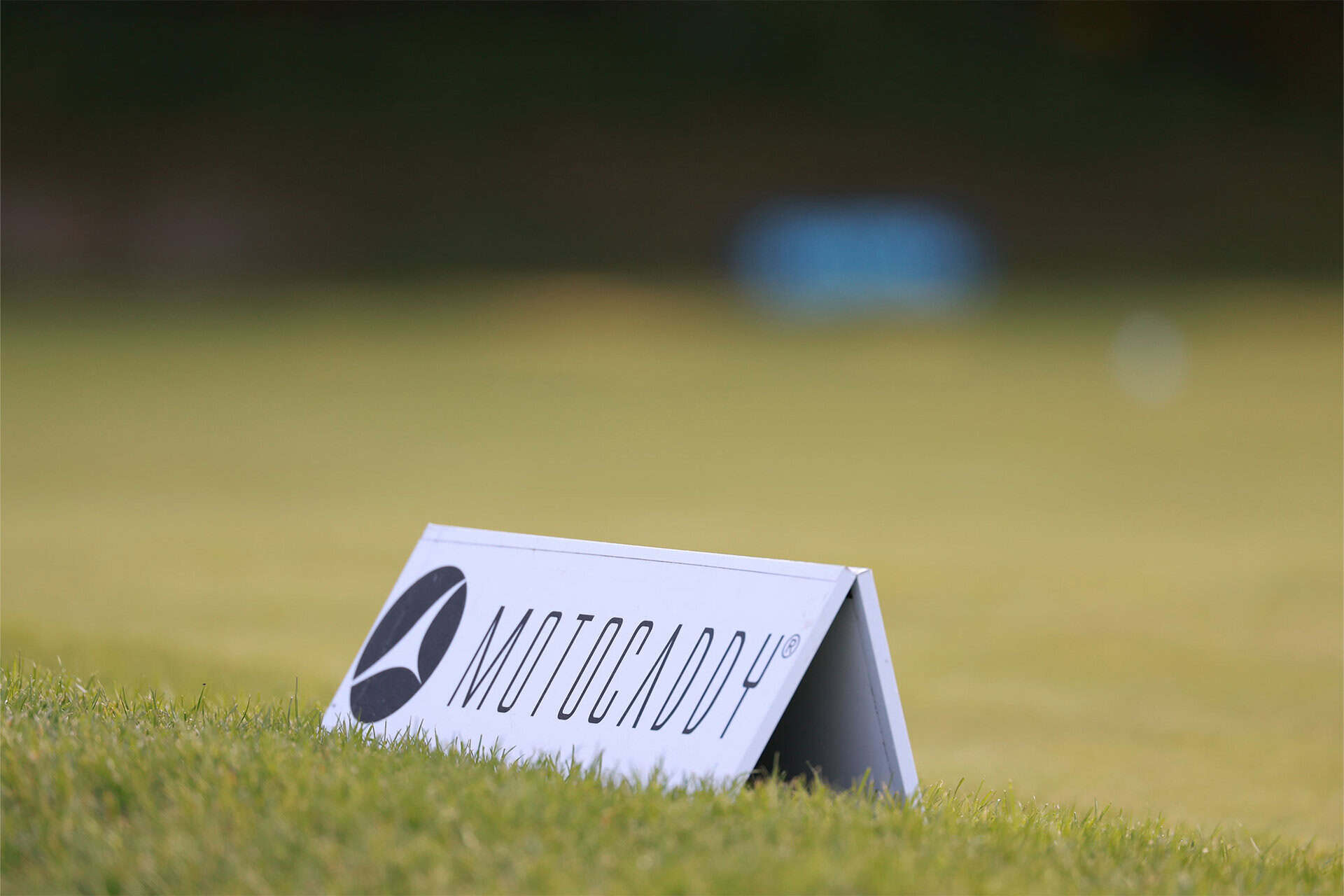 Motocaddy tee sign | Source: Motocaddy